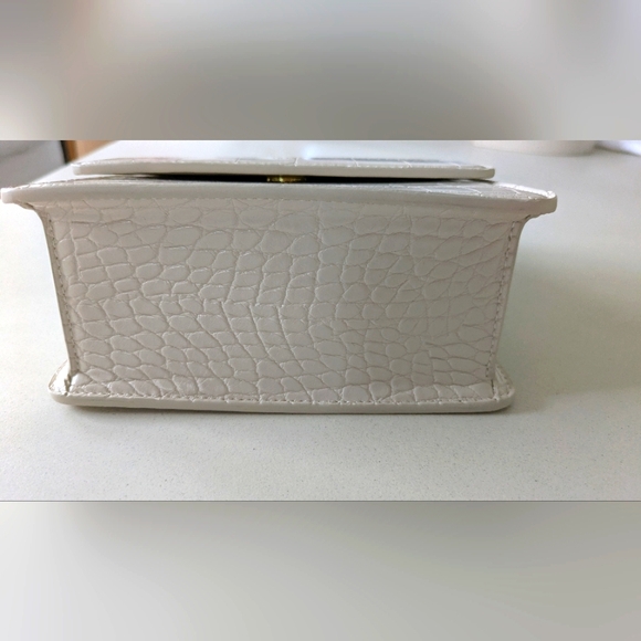 JW PEI Cream Top Handle Bag with Longer Strap Option And Gold Hardware - Picture 5 of 11